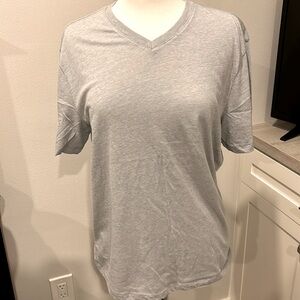 Like new men’s Banana Republic fitted vee, medium
